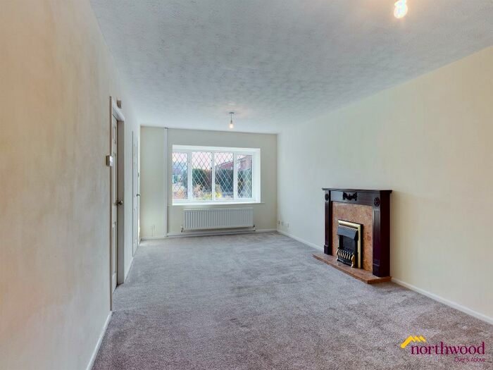 3 Bedroom Bungalow To Rent In Constance Avenue, Trentham, Stoke-on-Trent, ST4