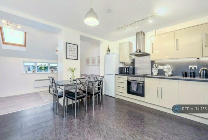 1 Bedroom Flat To Rent In Slipshatch Road, Reigate, RH2