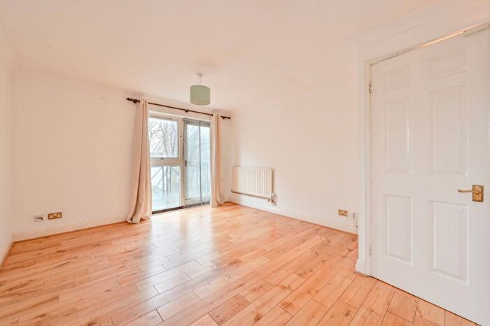 2 Bedroom Flat To Rent In Undine Road, Isle Of Dogs, London, E14