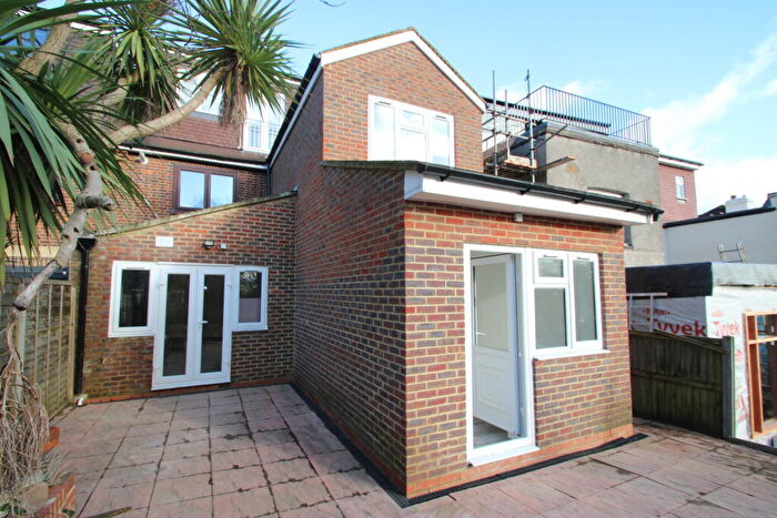 3 Bedroom Apartment To Rent In South Norwood Hill, SE25