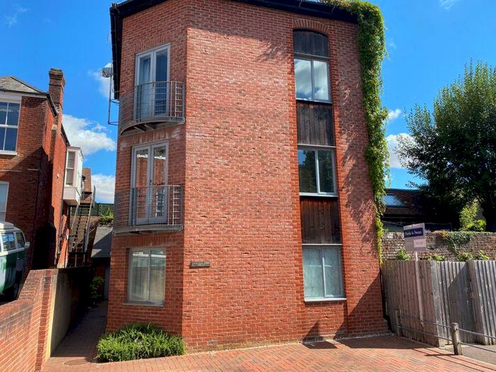 2 Bedroom Flat To Rent In Hyde Close, Winchester, SO23