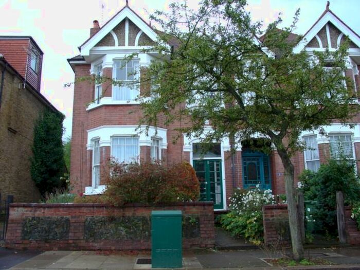 2 Bedroom Flat To Rent In Cunningham Park, Harrow, HA1
