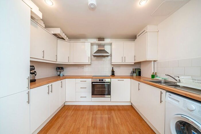 1 Bedroom Flat To Rent In Larkhall Lane, Clapham, SW4