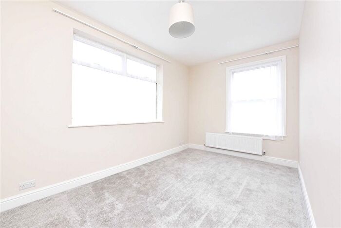 2 Bedroom Flat To Rent In Angles Road, Streatham, Lambeth, London, SW16