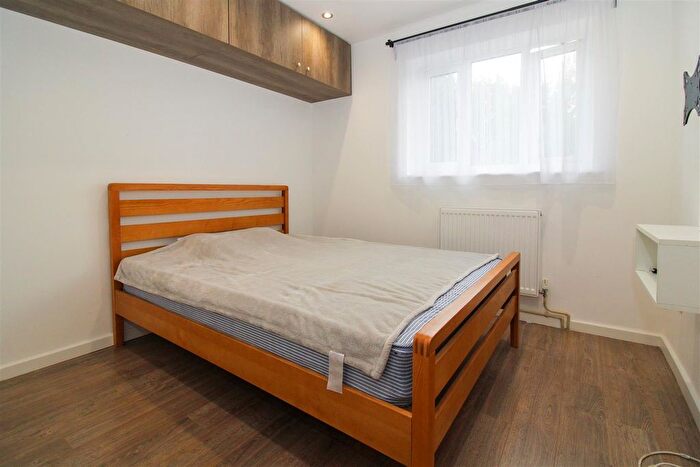 2 Bedroom Flat For Sale In Daubeney Gardens, London, N17