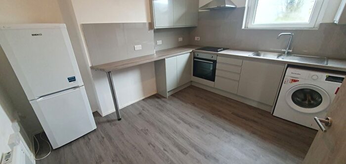 2 Bedroom Flat To Rent In Mundy Place, Cathays, Cardiff, CF24
