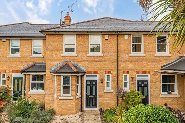 2 Bedroom Property To Rent In Barneby Close, Twickenham, TW2