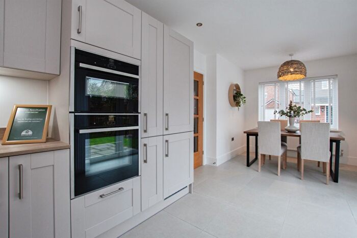 3 Bedroom Detached House For Sale In Edmondsham Road, Verwood, BH31