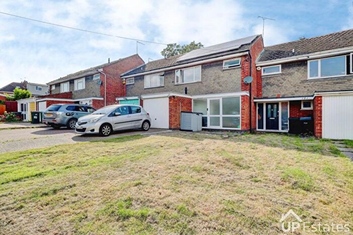 3 Bedroom Terraced House For Sale In The Chesils, Coventry, CV3
