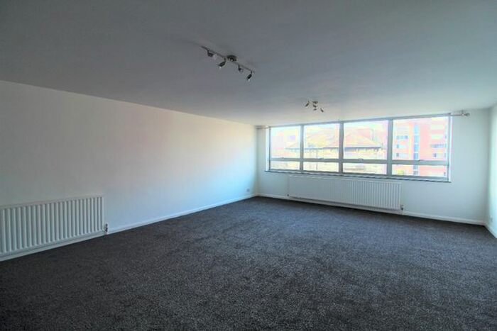 2 Bedroom Flat To Rent In Eaton Road, Hove, BN3