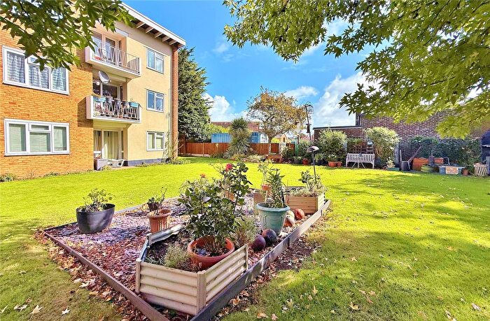 2 Bedroom Flat For Sale In Sunningdale Court, Jupps Lane, Goring-By-Sea, Worthing, BN12