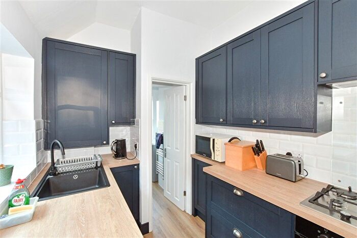 2 Bedroom Maisonette For Sale In High Street, Cranleigh, Surrey, GU6