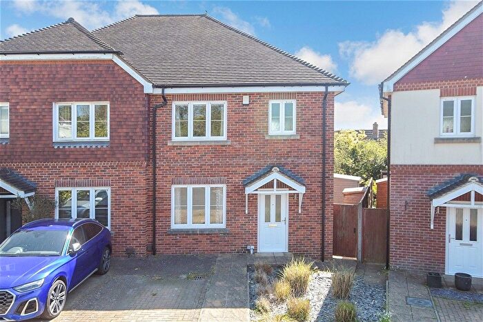 3 Bedroom Semi Detached House For Sale In Cranborne Gardens, Crowborough, East Sussex, TN6