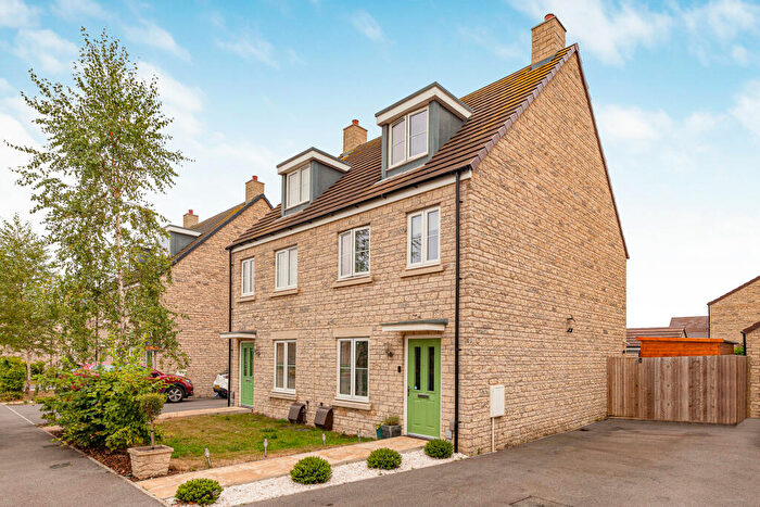 3 Bedroom Semi-Detached House For Sale In Collett Drive, Bampton, Oxfordshire, OX18