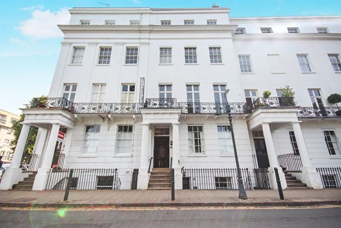 2 Bedroom Flat For Sale In Clarendon Square, Leamington Spa, CV32