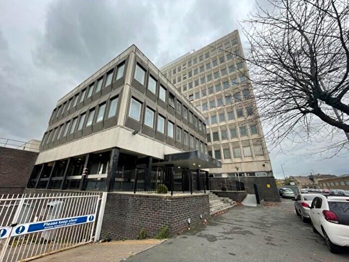 1 Bedroom Flat To Rent In Colonnade House, Sunbridge Road, Bradford, Uk, BD1