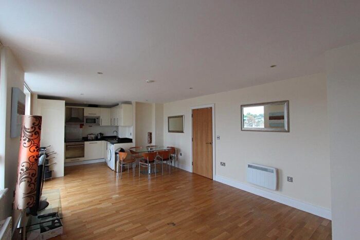 2 Bedroom Flat To Rent In Block B Drayton Park, Highbury, N5