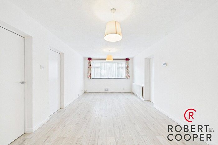2 Bedroom Flat For Sale In Church Road, Northolt, UB5
