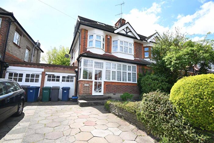 4 Bedroom Semi Detached House To Rent In Chanctonbury Way, Woodside Park, N12
