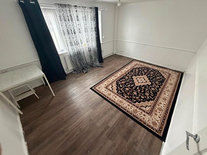 3 Bedroom Apartment To Rent In Green Gates, LU3