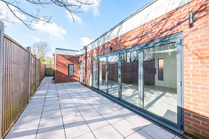 2 Bedroom Bungalow To Rent In Conyers Road, Streatham, London, SW16