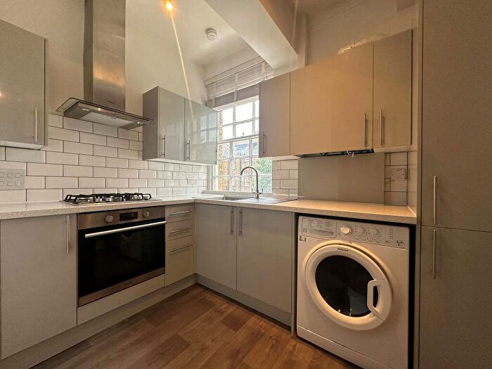 2 Bedroom Apartment To Rent In Liverpool Grove, London, SE17