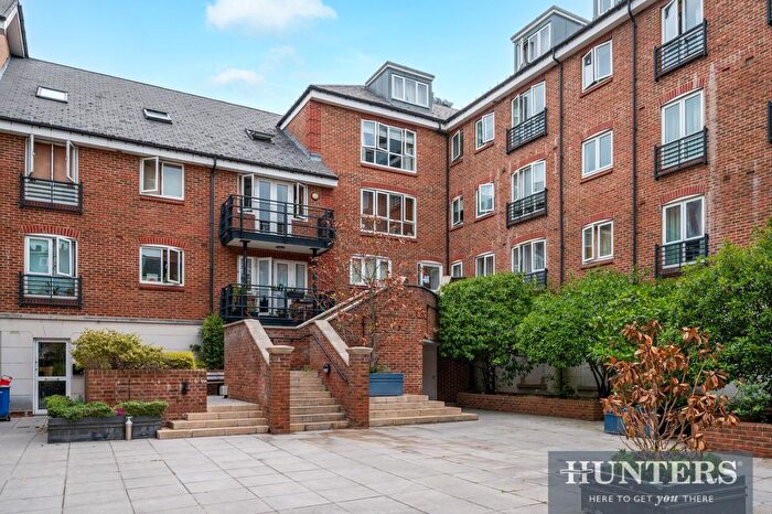 2 Bedroom Flat For Sale In High Street, Brentford, TW8