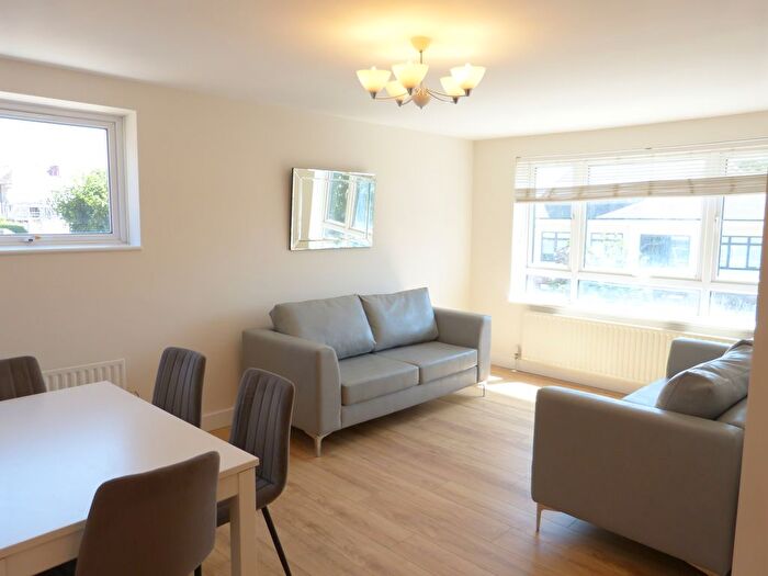 2 Bedroom Flat To Rent In Graham Lodge Graham Road, Hendon, NW4