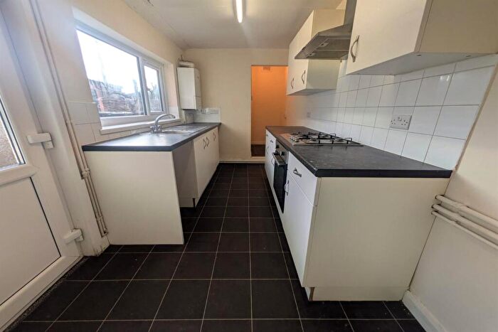 3 Bedroom Terraced House To Rent In City Road, Beeston, NG9