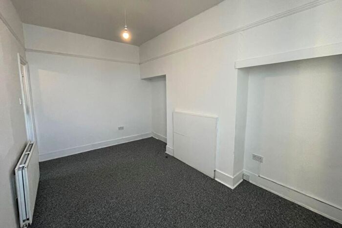 1 Bedroom Flat For Sale In C Glebe Avenue, Enfield, Middlesex, EN2