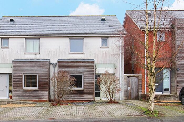 3 Bedroom Semi Detached House For Sale In Simmonds Road, SP11