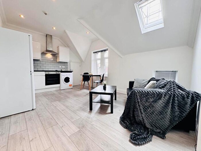 2 Bedroom Flat To Rent In Claude Road, Roath, Cardiff, CF24