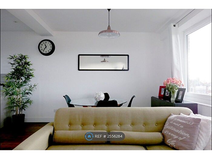 3 Bedroom Flat To Rent In Madron Street, London, SE17