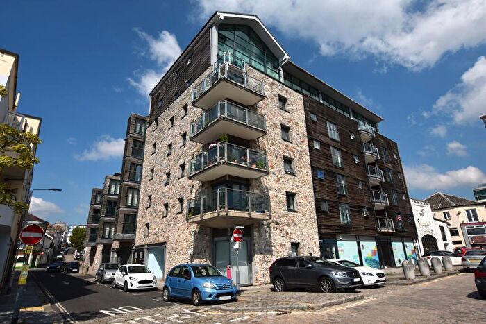 2 Bedroom Flat To Rent In - Vauxhall Street, Plymouth, PL4