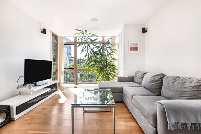 3 Bedroom Apartment For Sale In Lymington Road, London, NW6