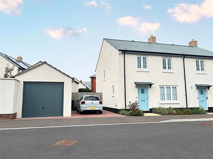 3 Bedroom Semi-Detached House For Sale In Walter Close, Chickerell, Weymouth, DT3