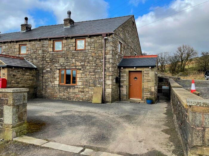 3 Bedroom Maisonette To Rent In Dean Lane, Rossendale, BB4