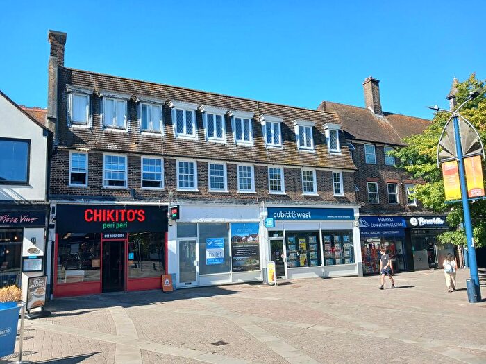 Studio To Rent In Grand Parade, Crawley, RH10