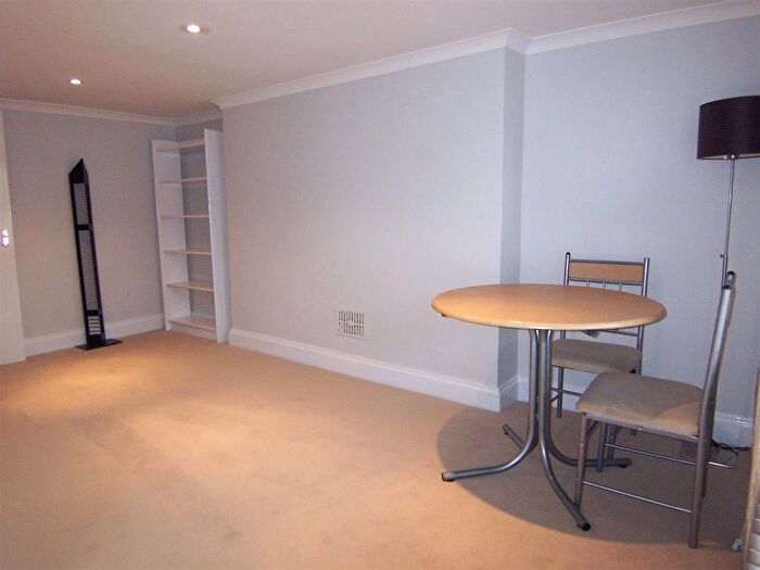 1 Bedroom Flat To Rent In Brighton Road, Surbiton, KT6