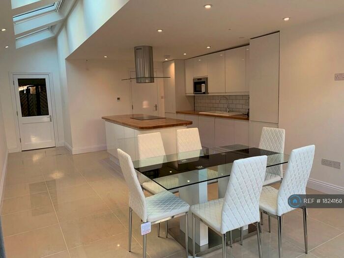 6 Bedroom Terraced House To Rent In Friern Road, London, SE22