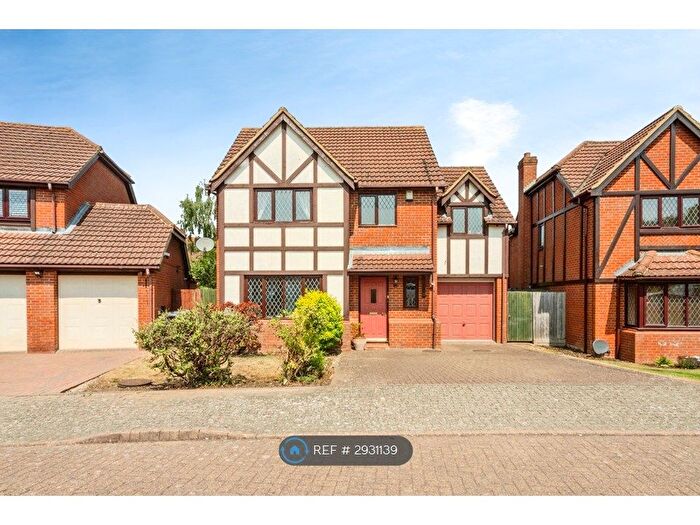 4 Bedroom Detached House To Rent In Harlequin Place, Milton Keynes, MK5