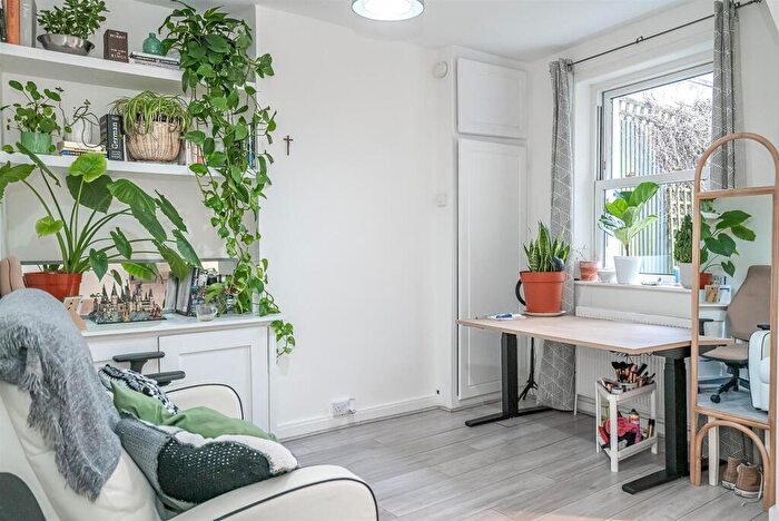 1 Bedroom Maisonette To Rent In Church Lane, N2