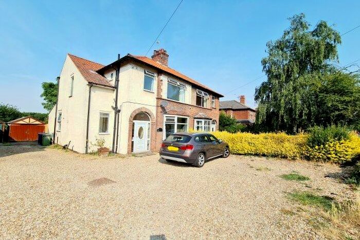 3 Bedroom Semi-Detached House To Rent In Lea Road, Gainsborough, DN21