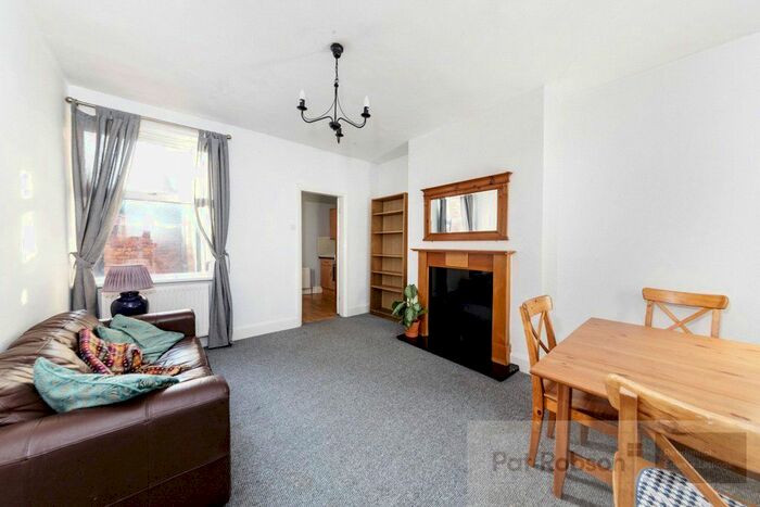 2 Bedroom Flat To Rent In Simonside Terrace, Heaton, Newcastle-Upon-Tyne, NE6