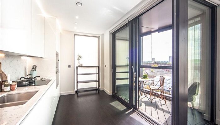 2 Bedroom Flat To Rent In Charles Clowes Walk, Nine Elms, SW11