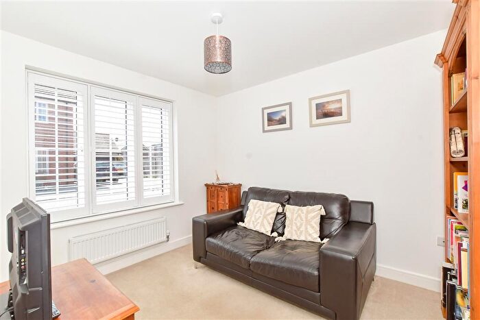 4 Bedroom Detached House For Sale In Squires Grove, Eastergate, Chichester, West Sussex, PO20