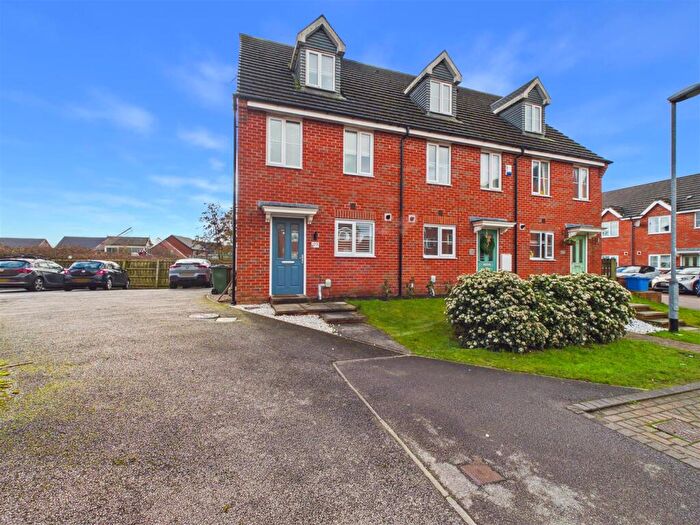 3 Bedroom Town House To Rent In Kingscroft Drive, Brough, HU15