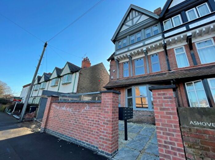 Flat To Rent In Knighton Road, Leicester, LE2