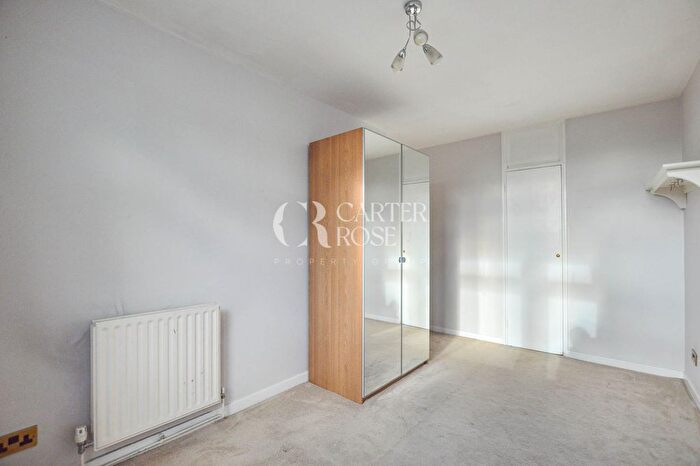 3 Bedroom Flat To Rent In St. James's Crescent, London, SW9