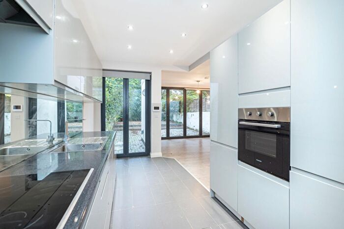 2 Bedroom Flat To Rent In Lena Gardens, London, W6